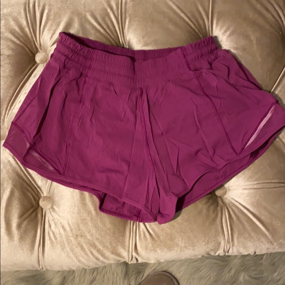 Lululemon // hotty hot short 2.5”